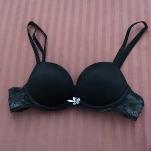 Victoria's Secret Pushup Bra (32A)